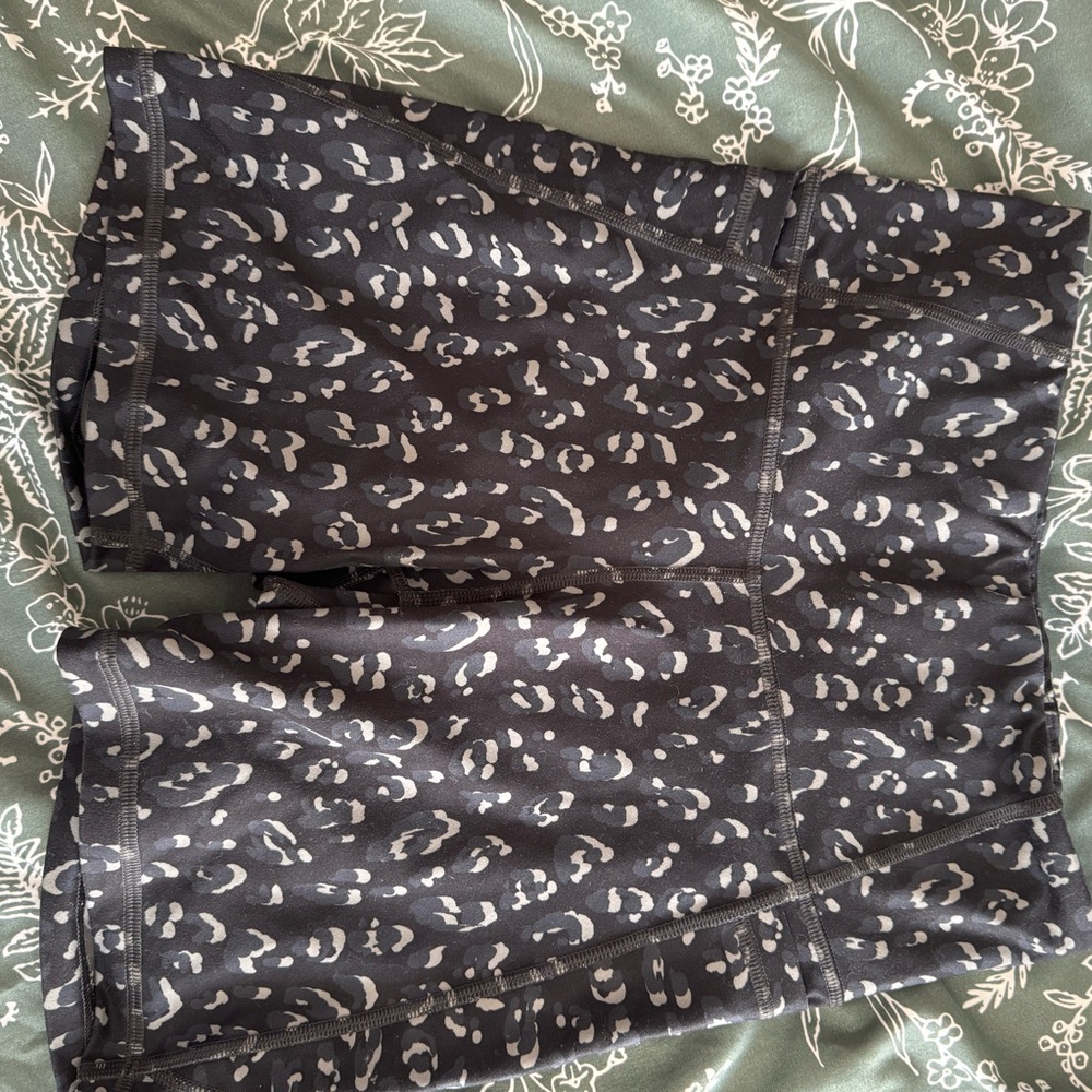 Old Navy Active Black and Gray Patterned Shorts